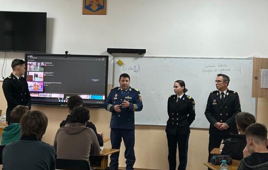 campanie de promovare a invatamantului militar in randul elevilor liceelor decebal mihai eminescu si i ghe duca din constanta au aflat 691efa82a73d3
