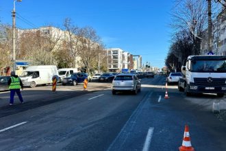 continua lucrarile de asfaltare a carosabilului pe strada dezrobirii 6926f0f8838fb