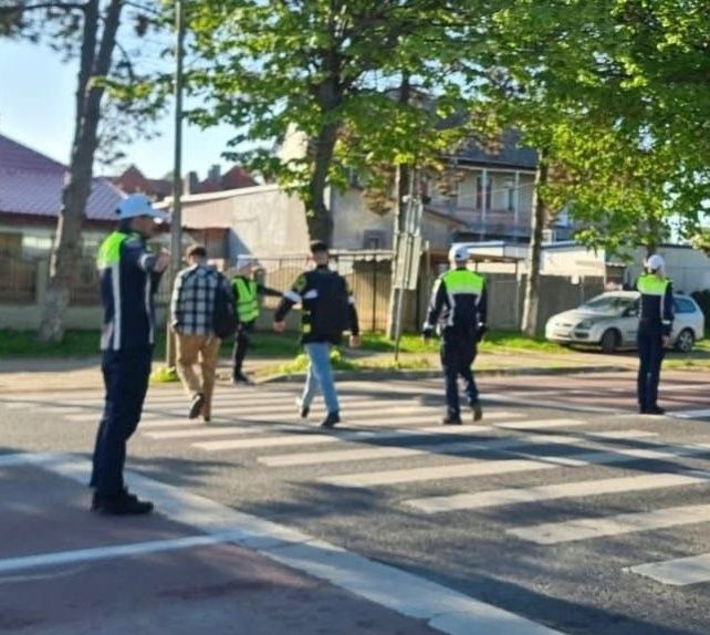 copil lovit de masina langa o scoala dupa ce a traversat prin loc nepermis ipj constanta reaminteste dragi parinti supravegheati i pe cei mici 69270c05c3790