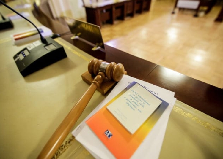 curtea constitutionala a amanat din nou decizia pe legea referitoare la plata pensiilor private 691490f54564e