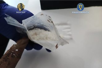 doi suspecti retinuti pentru trafic de droguri unul este minor cum actionau acestia 691c6c1eef69f