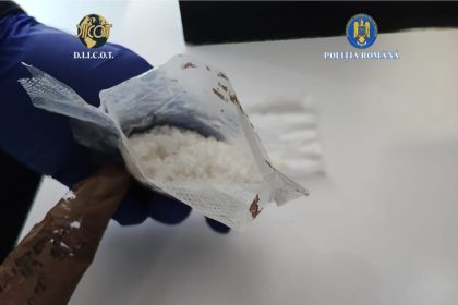 doi suspecti retinuti pentru trafic de droguri unul este minor cum actionau acestia 691c6c1eef69f