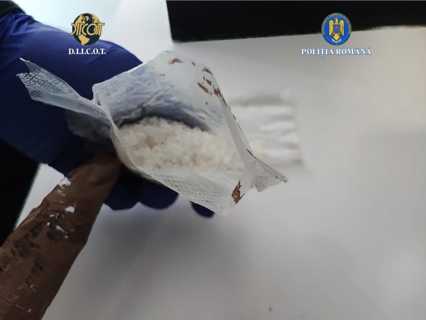 doi suspecti retinuti pentru trafic de droguri unul este minor cum actionau acestia 691c6c1eef69f