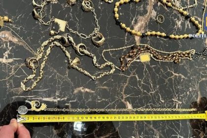 doua angajate acuzate ca au creat 1 905 contracte de amanet false prejudiciu peste 3 milioane de lei 692822d14abf9