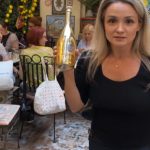 fosta membra sos retinuta impreuna cu sotul ei dupa ce ar fi agresat doi vecini in varsta apoi le ar fi confiscat telefoanele 6908a543cce19