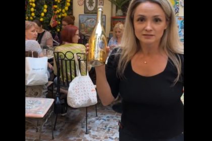 fosta membra sos retinuta impreuna cu sotul ei dupa ce ar fi agresat doi vecini in varsta apoi le ar fi confiscat telefoanele 6908a543cce19