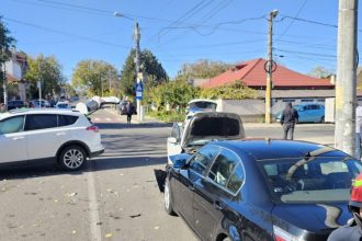 foto accident rutier intre trei autoturisme pe strada hatman arbore din constanta 6907377fbc544