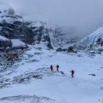 foto elicopter black hawk folosit in premiera pentru salvarea unui tanar disparut in muntii bucegi 6927f542696f1