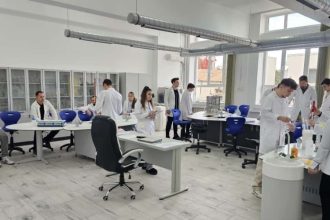 foto laborator modern pentru cercetare si inovare la universitatea ovidius din constanta 690dc59c37a99