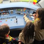 foto micii cercetasi intr o lectie de istorie feroviara in gara constanta 691ae28264066