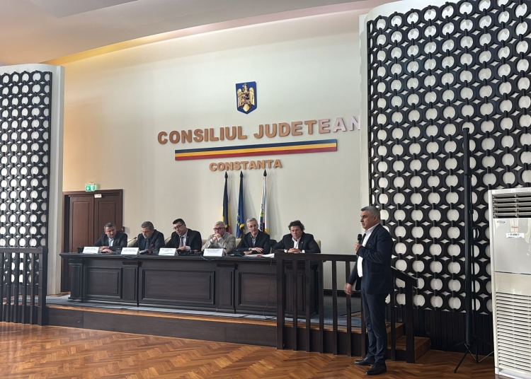 foto parlamentari constanteni prezenti la sedinta privind dreptul de proprietate asupra domeniului public din zona costiera 691eebbde4897