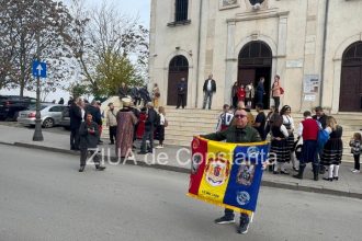 fotografie eveniment pe scarile bisericii grecesti din constanta 6922dbbf3cd1c