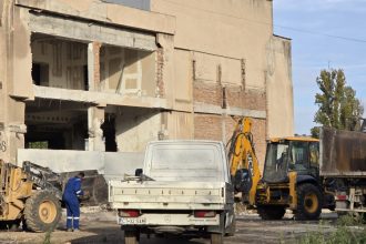 galerie foto adio abator continua demolarea fostelor hale de productie in locul lor vor rasari blocuri moderne 6909a8c51b5d4