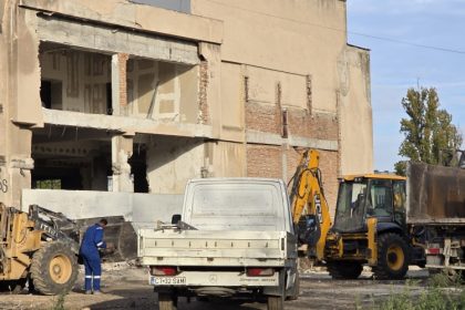 galerie foto adio abator continua demolarea fostelor hale de productie in locul lor vor rasari blocuri moderne 6909a8c51b5d4