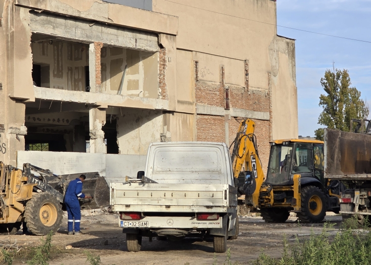 galerie foto adio abator continua demolarea fostelor hale de productie in locul lor vor rasari blocuri moderne 6909a8c51b5d4