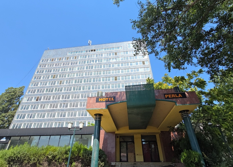 hotelul perla din mamaia ramane deocamdata in picioare specialistii permit doar reparatii interioare 690bf75148867