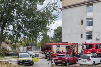 incendiu in constanta pompierii intervin de urgenta pe strada badea cartan 691aecb094311