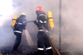 incendiu la mangalia pompierii s au luptat doua ore cu flacarile 6919c0b59726b