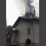 incendiu la o biserica din judetul bacau turla lacasului de cult mistuita de flacari 692c43f3e4bfa