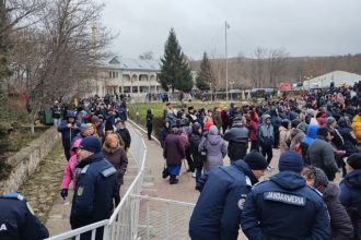 jandarmeria anunta schimbarea parcarii la pestera sf apostol andrei din cauza conditiilor meteo 692ad2cbadbe6