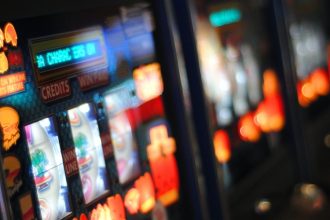 jocurile de noroc vor fi interzise tinerilor sub 21 de ani iar reclamele online vor fi restrictionate potrivit unor proiecte de lege 690b75cf3e302