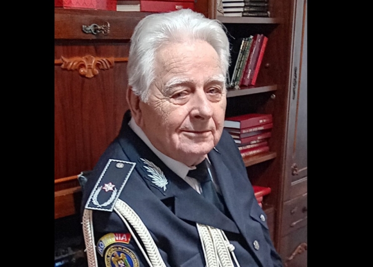 la mai a fost lansata editia revizuita a volumului un politist perfect semnata de ion ciucur si dumitru biltag 691c397f5a48c