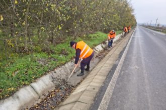 lucrari de intretinere pe mai multe sectoare de drum efectuate de echipele drumuri judetene constanta 691b0d823f644