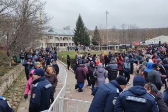 mii de oameni sunt asteptati duminica la manastirea pestera sf apostol andrei in ciuda atentionarilor meteo 692ad9a4d145f