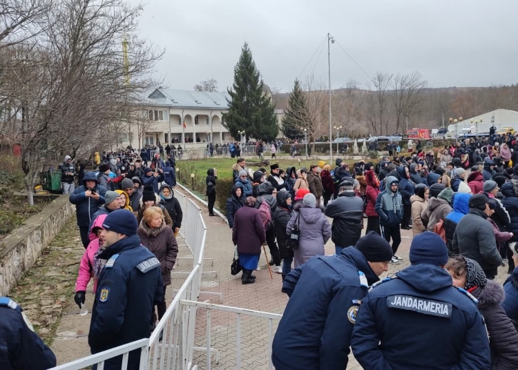 mii de oameni sunt asteptati duminica la manastirea pestera sf apostol andrei in ciuda atentionarilor meteo 692ad9a4d145f