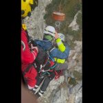 misiune de salvare turist salvat in ultima clipa de elicopterul salvamont 6905d7e908ea9