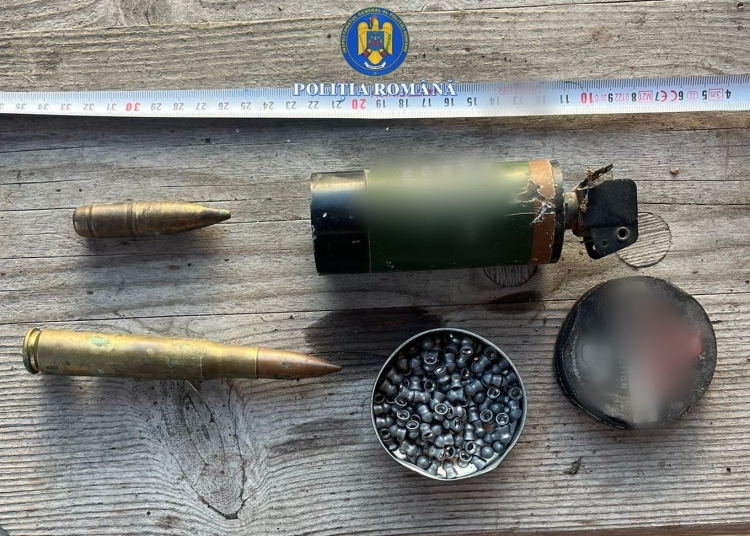 munitie letala printre care si o grenada descoperite in urma unor perchezitii in localitatea remus opreanu 692063f4228c3