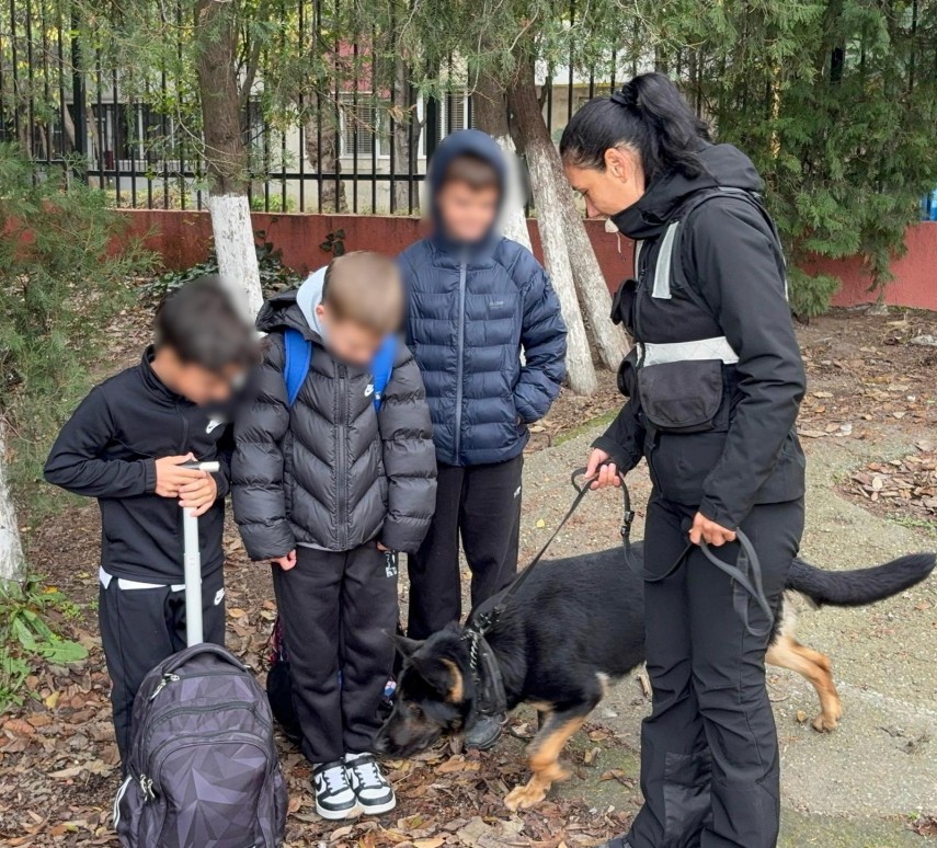politistii din constanta alaturi de elevi lectii despre siguranta si responsabilitate in preajma scolilor 6916370864820