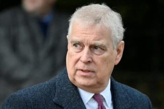 printul andrew dezbracat de titlurile regale 6909e408147ed