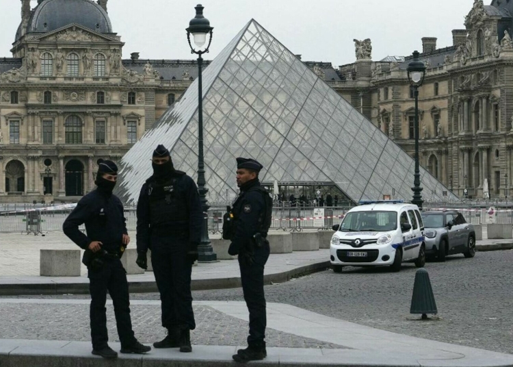 procurorul din paris jaful de la luvru a fost comis de infractori marunti nu de profesionisti 690881f08a0da