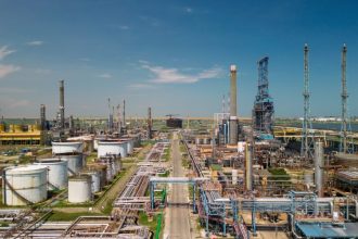 rafinariile petromidia si vega au crescut productia de carburanti cu 37 in primele noua luni ale anului 690b07a5f3d10