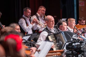 regal dobrogean pe scena centrului multifunctional educativ pentru tineret jean constantin 69159fbb842cd