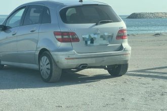 saturn cu permisul de conducere anulat s a plimbat cu masina pe plaja 69225cfb17bf7