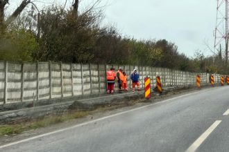 se amenajeaza trotuar in zona accidentului din 2 mai vama veche in urma caruia doi tineri si au pierdut viata 691d8d1e512d1