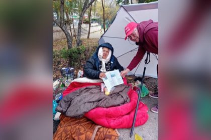 sufletul de sub umbrela tristetii povestea auricai femeia fara adapost din constanta 6917124cc4f9e