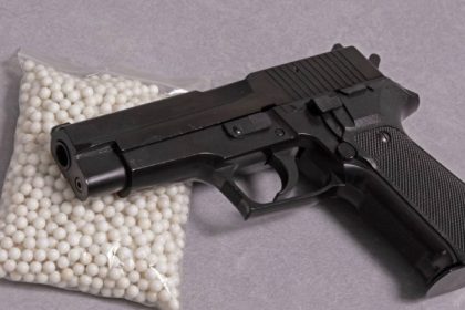 tanar sanctionat in tulcea dupa ce a fost prins cu o replica airsoft 692088438cdda