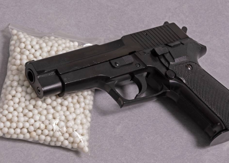 tanar sanctionat in tulcea dupa ce a fost prins cu o replica airsoft 692088438cdda