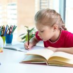 temele de vacanta nu vor mai fi obligatorii pentru elevii din ciclul primar si gimnaziu potrivit unui proiect al ministerului educatiei 691efe7f1bbad