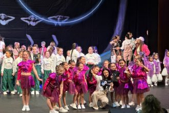 trupa the future dance studio din comuna horia calificare la finala de la paris a competitiei black swan galerie foto video 6908908e919dd