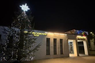 un brad de craciun amplasat intr un cartier din suceava a disparut la o zi dupa ce fusese iluminat festiv 692c26766c6ab