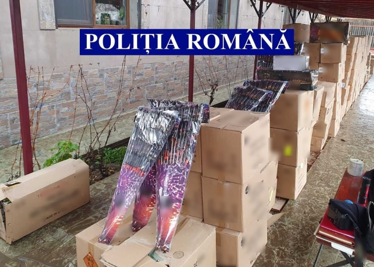 un individ a fost surprins in trafic avand peste 2000 de materiale pirotehnice in masina detinute ilegal 69205398137b1