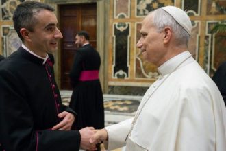 un roman numit in premiera adjunct al ministrului de externe al vaticanului 691ed4a4c054a