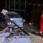 un sofer a ajuns la spital dupa ce a intrat cu masina in gard in valu lui traian 692aa870d066b