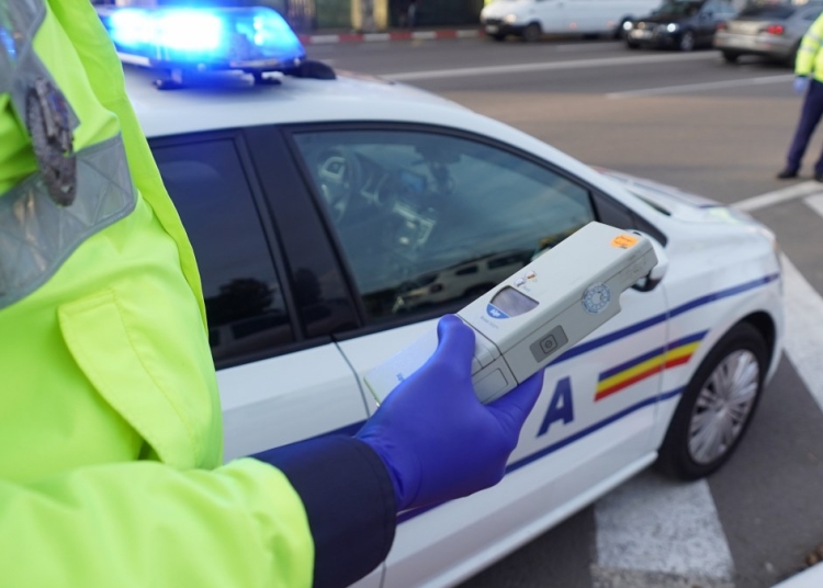 un tanar de 25 de ani retinut dupa ce a fost prins beat si fara permis la volan 692c335a86081