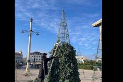 video au demarat lucrarile de amenajare pentru targul de craciun in piata ovidiu 6916e3175f24c