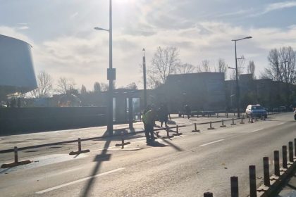 video montarea stalpisorilor continua in zona city park mall 6926cc87d09d5